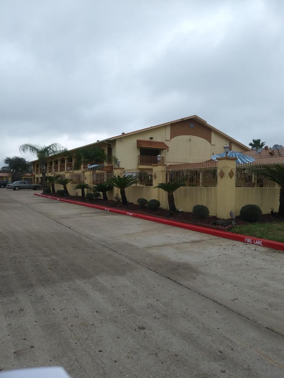 Americas Best Value Inn & Suites-Alvin/Houston Exterior photo