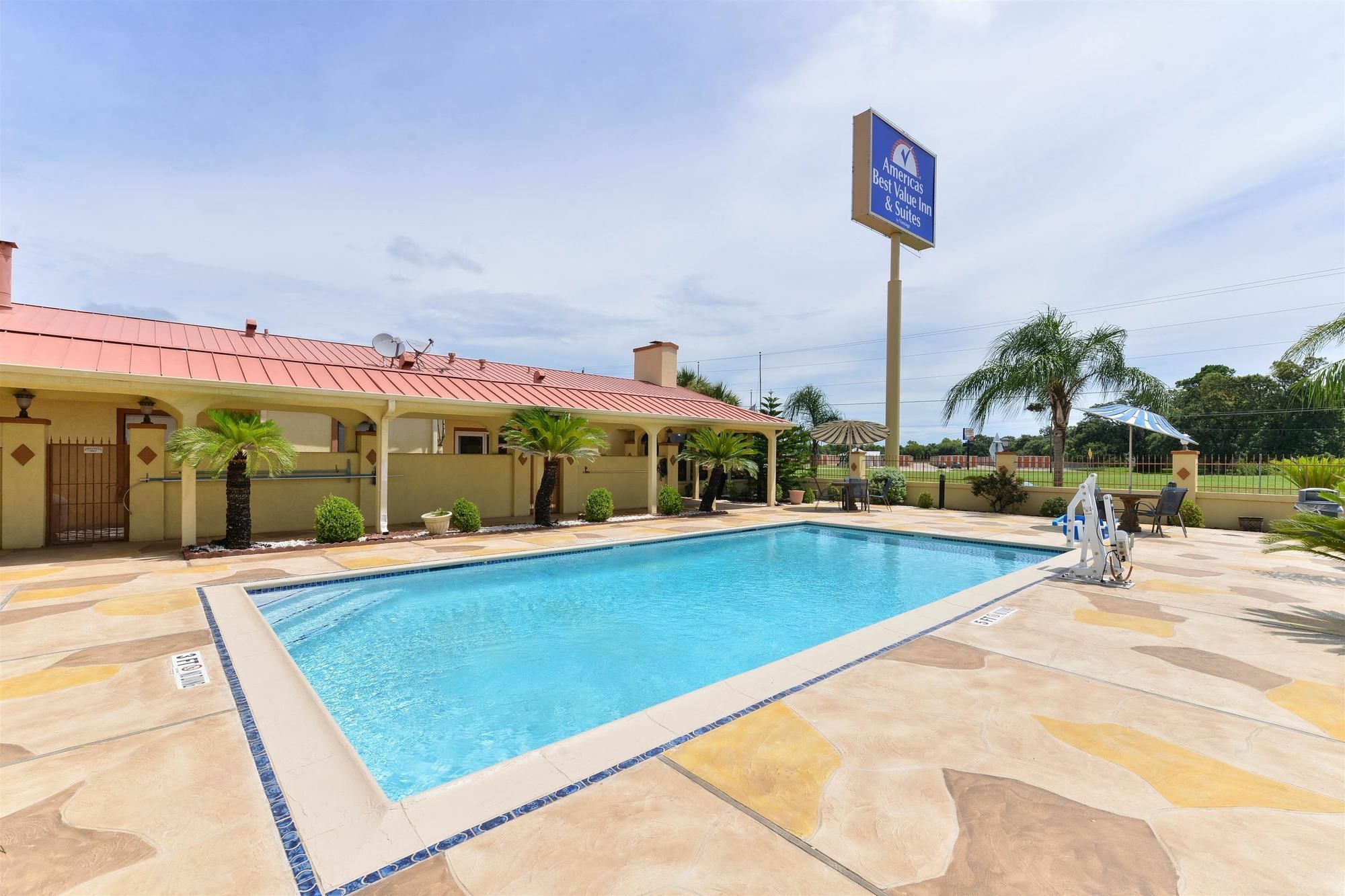 Americas Best Value Inn & Suites-Alvin/Houston Exterior photo